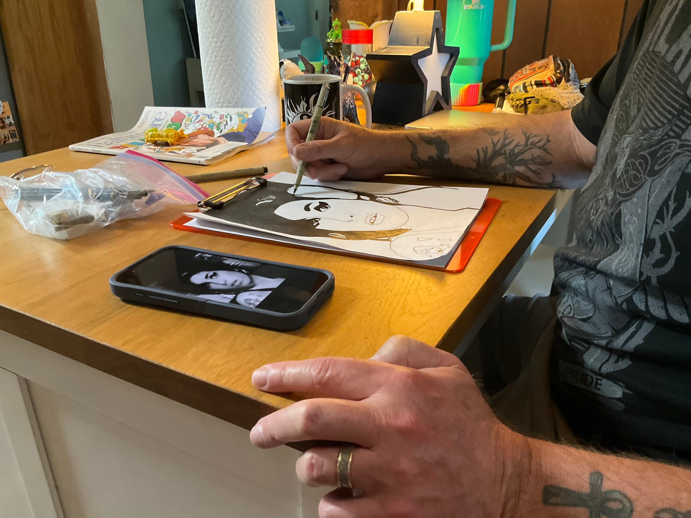 JD Barth drawing the Amy Winehouse portrait at his studio